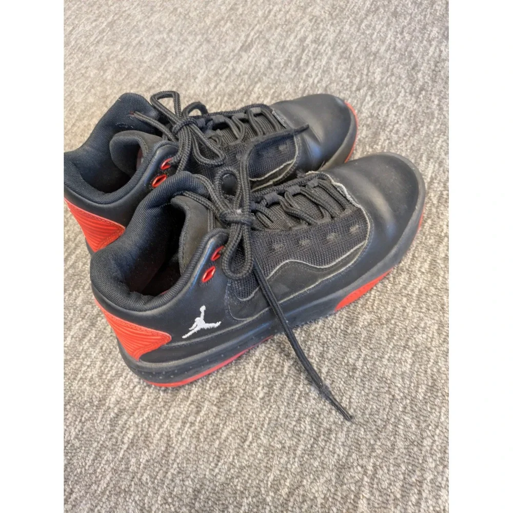 Kids Jordan Basketball Shoes Black Red Size 5.5Y‎ Youth Sneakers